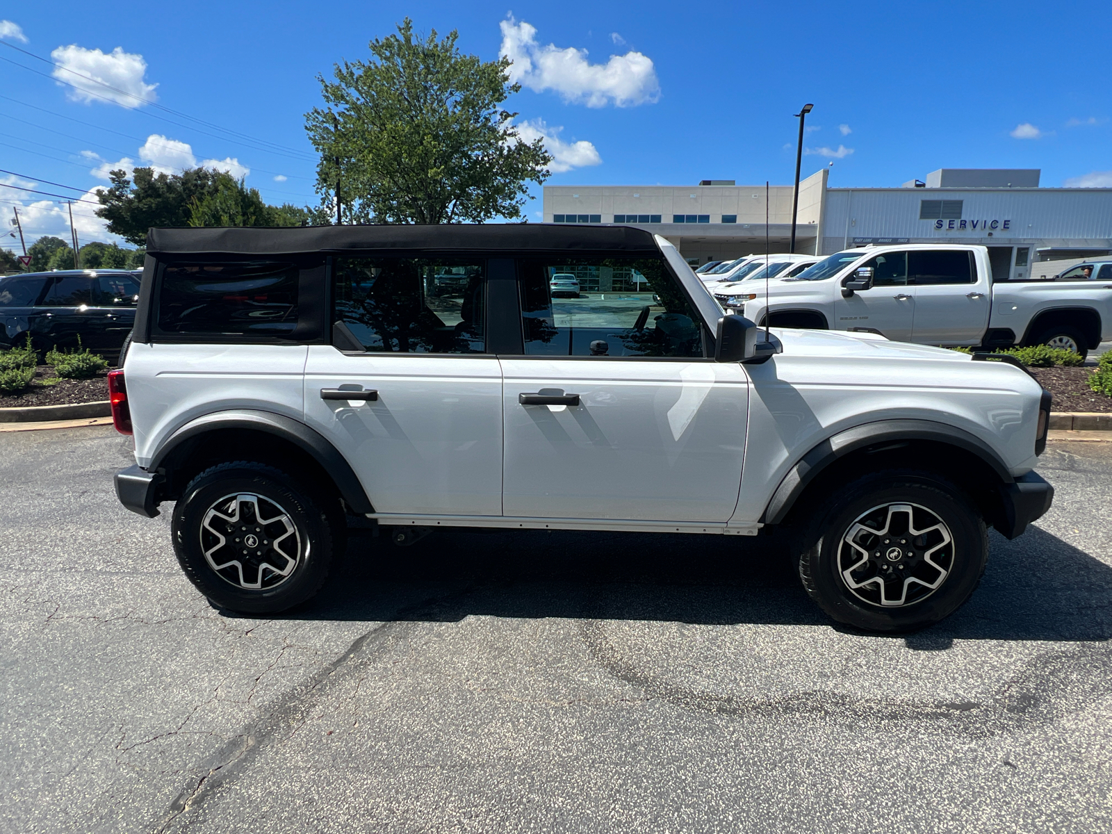 2023 Ford Bronco Base 4