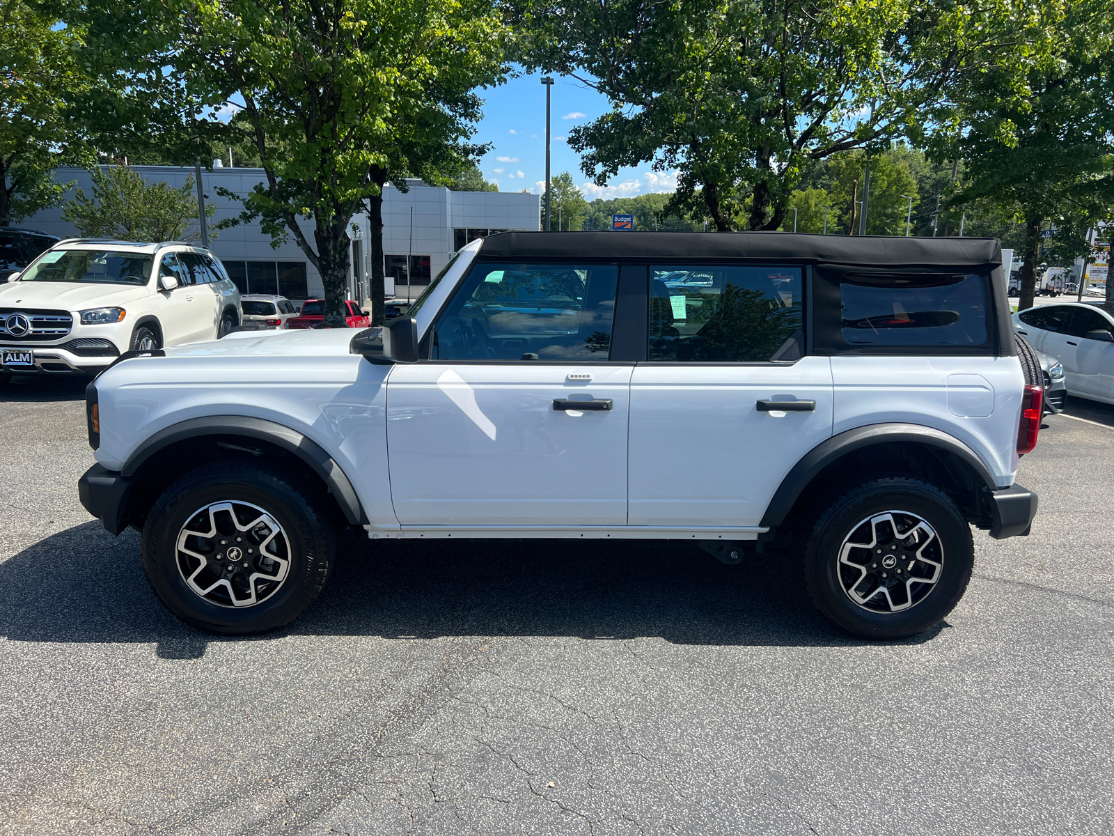 2023 Ford Bronco Base 8