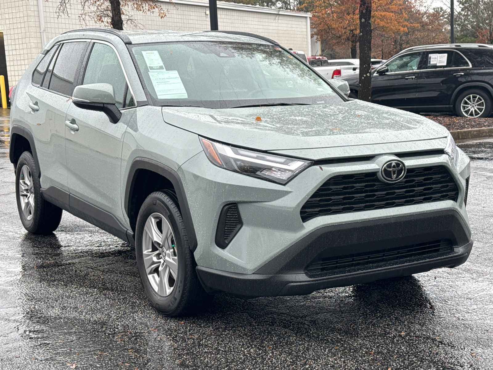 2023 Toyota RAV4 XLE 3