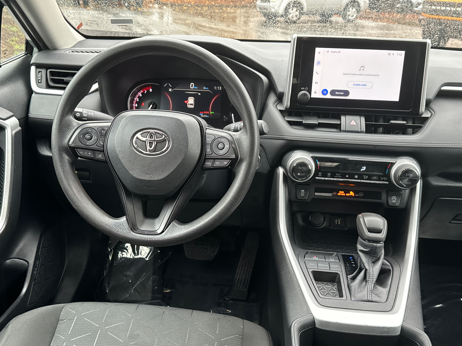 2023 Toyota RAV4 XLE 23