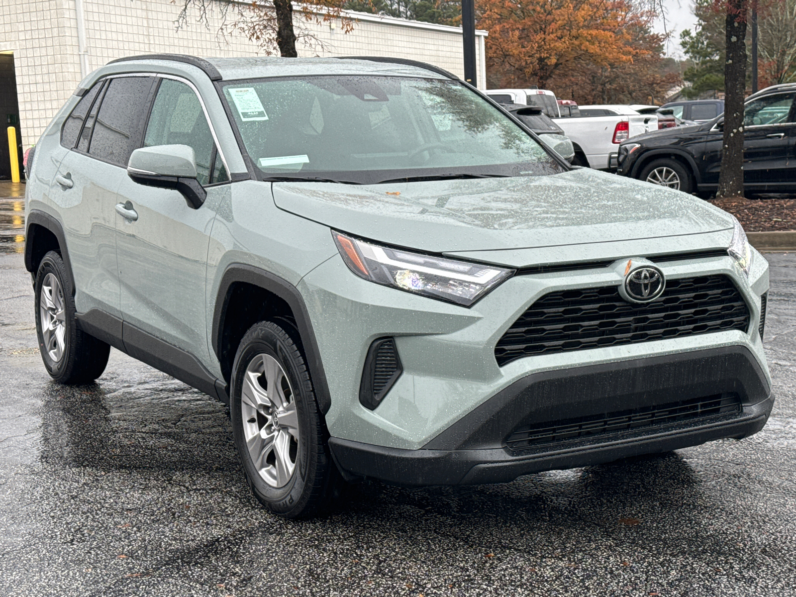 2023 Toyota RAV4 XLE 3