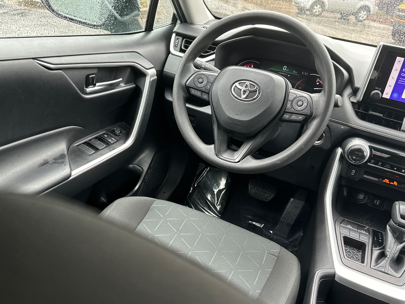 2023 Toyota RAV4 XLE 24