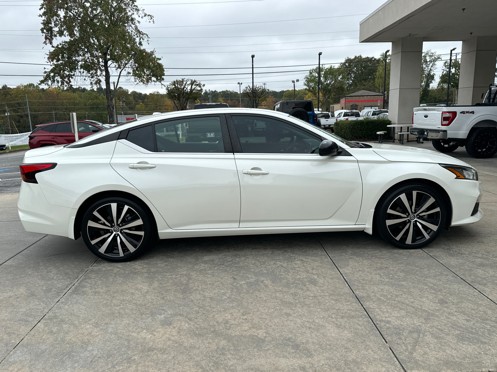 2019 Nissan Altima 2.5 SR 4