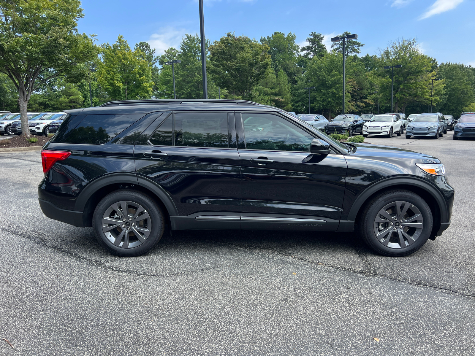 2024 Ford Explorer XLT 4