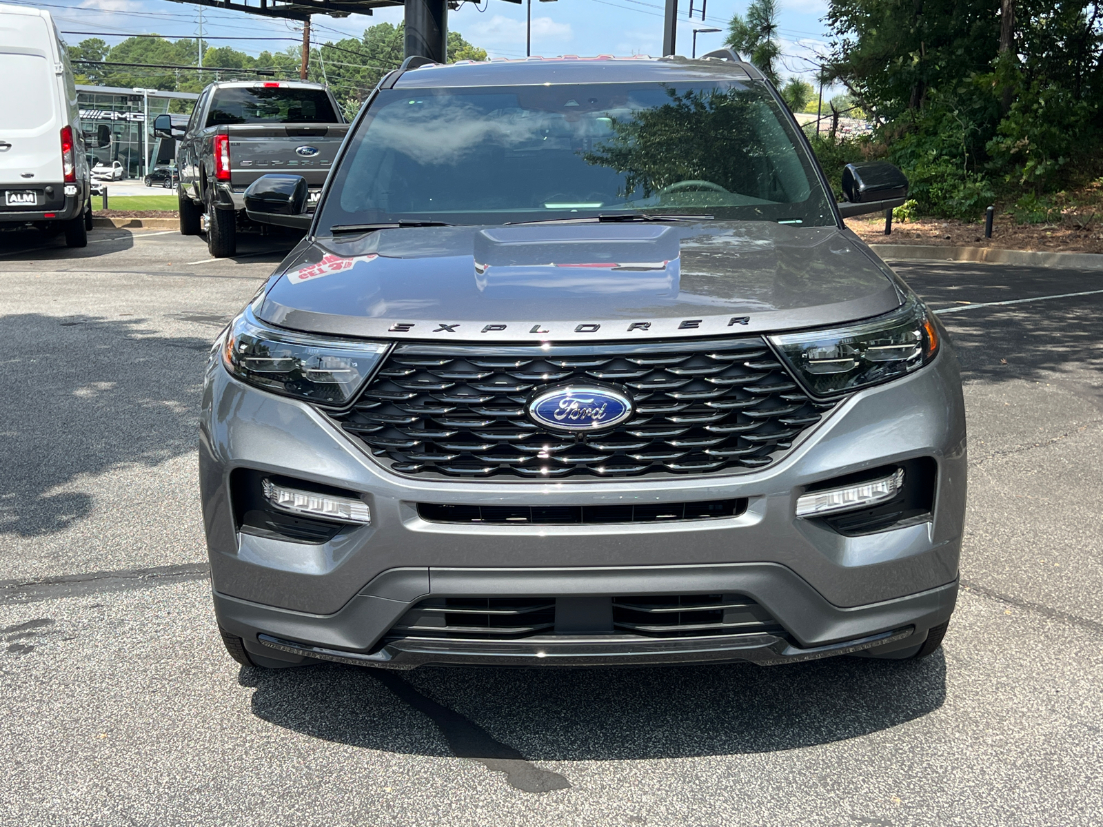 2024 Ford Explorer ST-Line 2