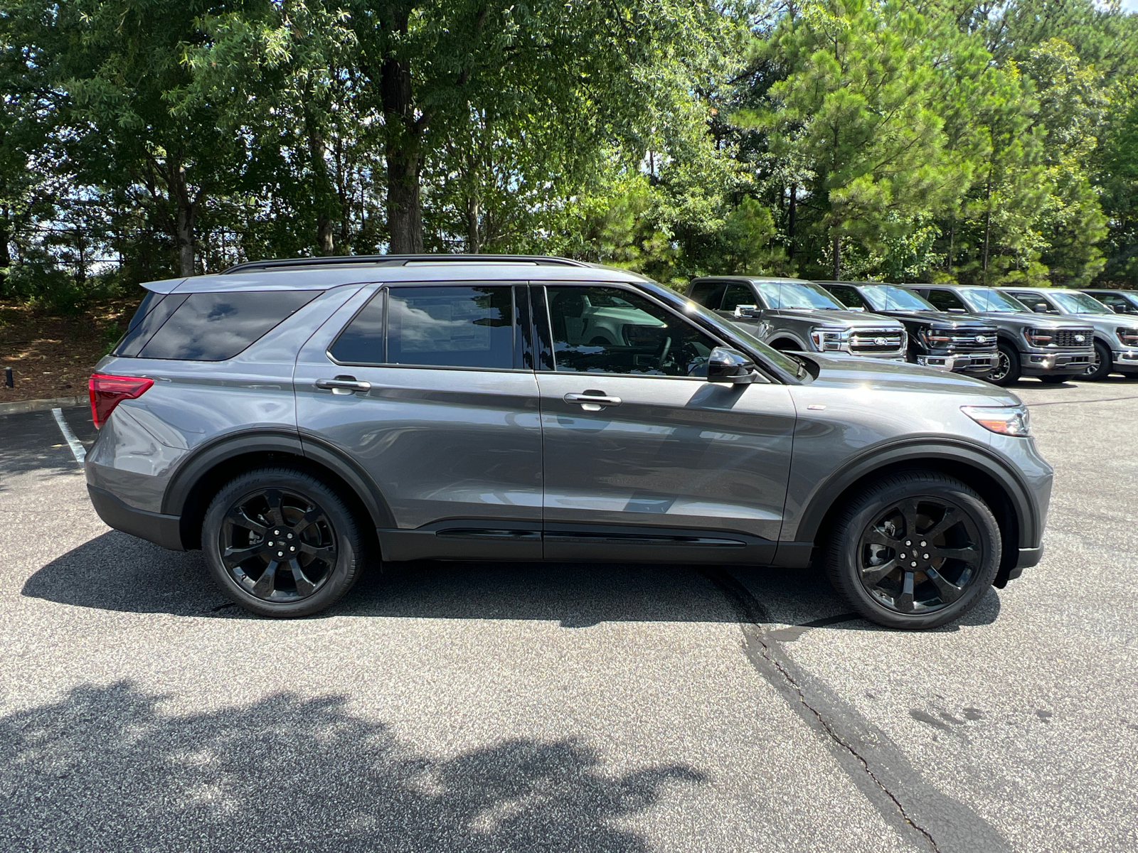 2024 Ford Explorer ST-Line 4