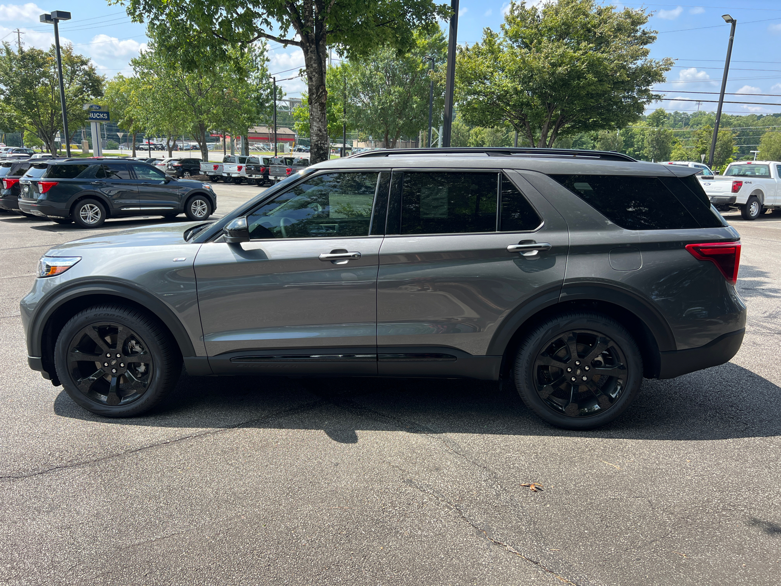 2024 Ford Explorer ST-Line 8