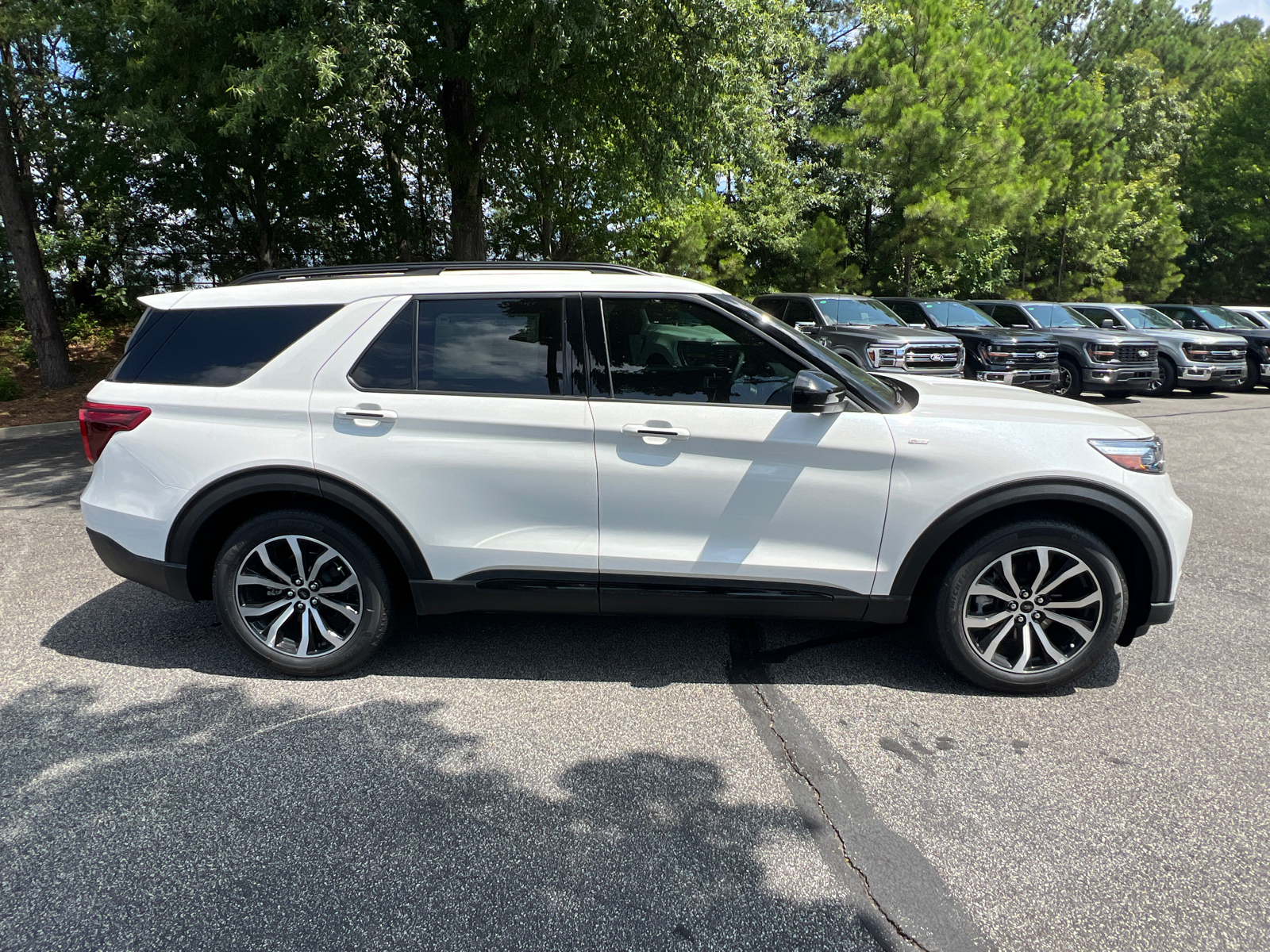 2024 Ford Explorer ST-Line 4