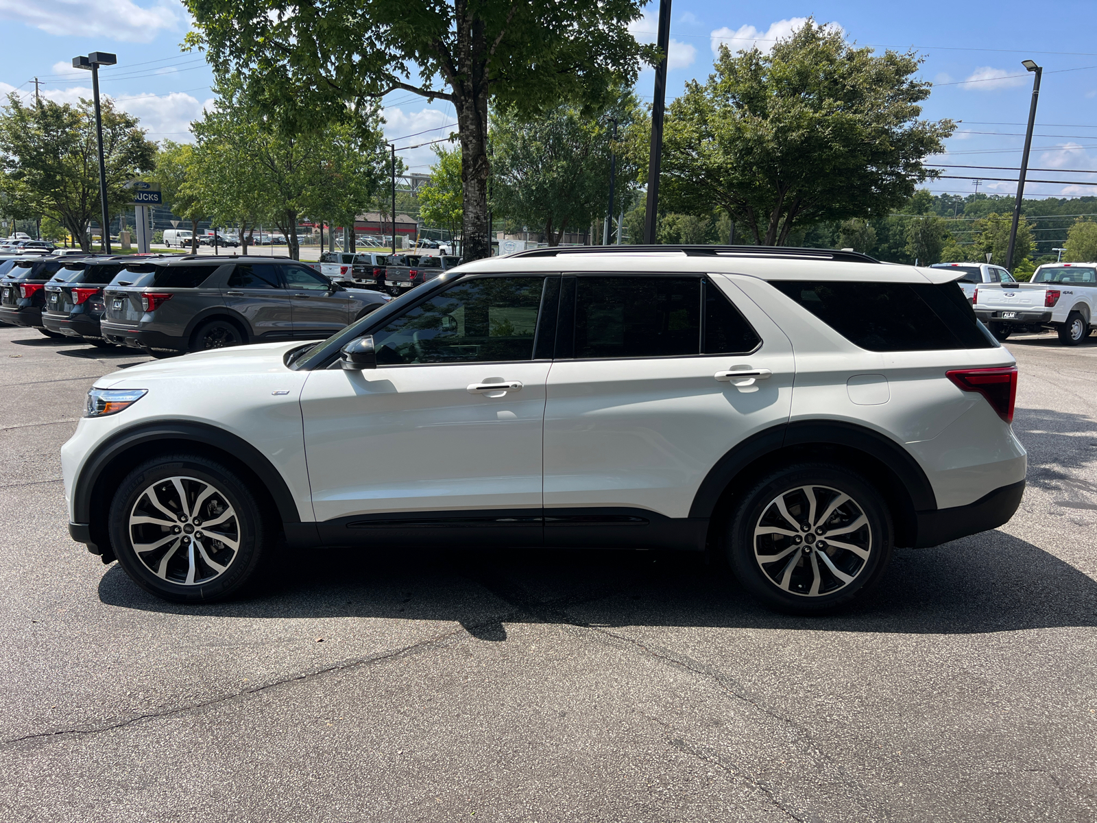 2024 Ford Explorer ST-Line 8