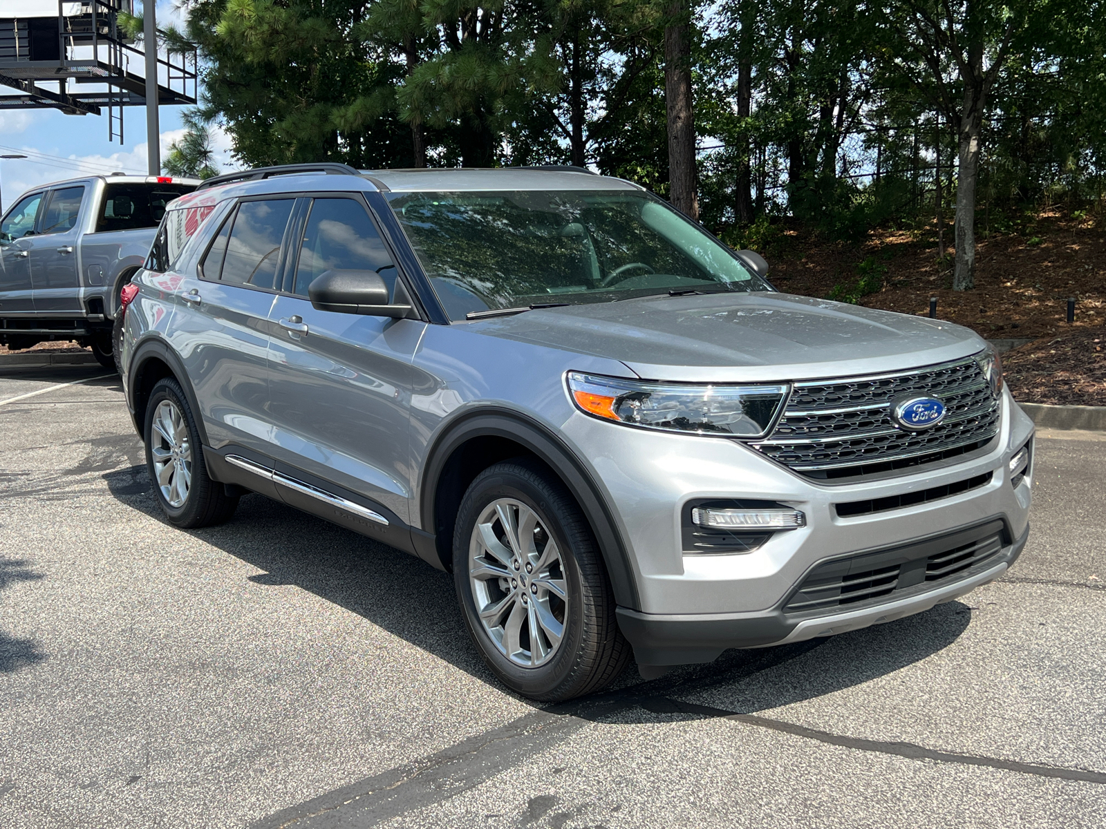 2024 Ford Explorer XLT 3