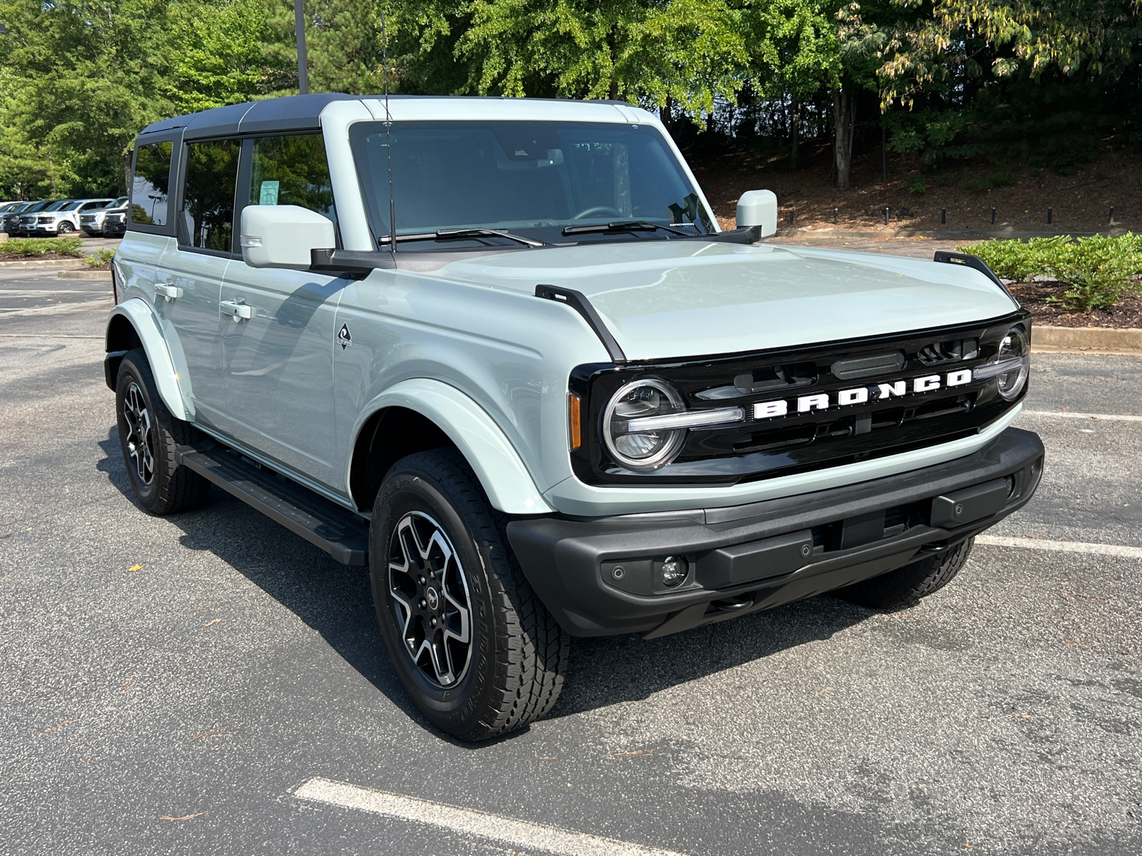 2024 Ford Bronco Outer Banks 3