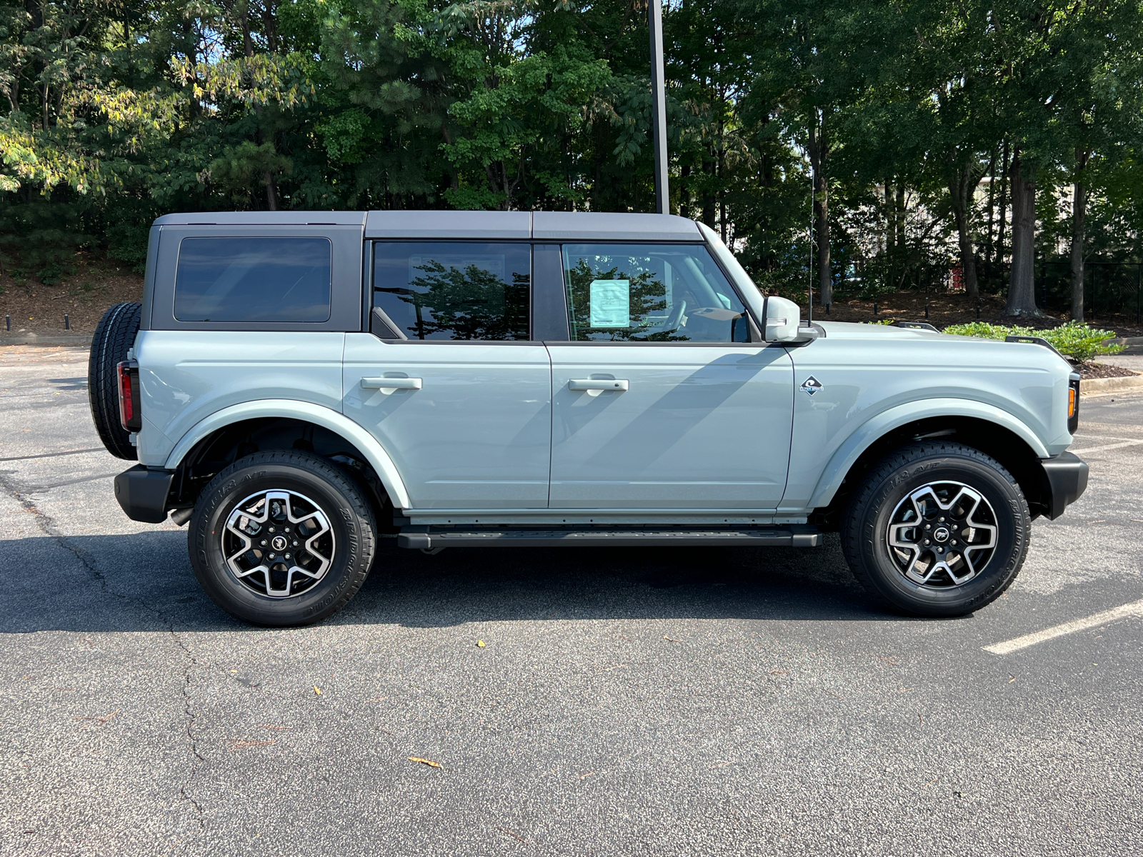 2024 Ford Bronco Outer Banks 4