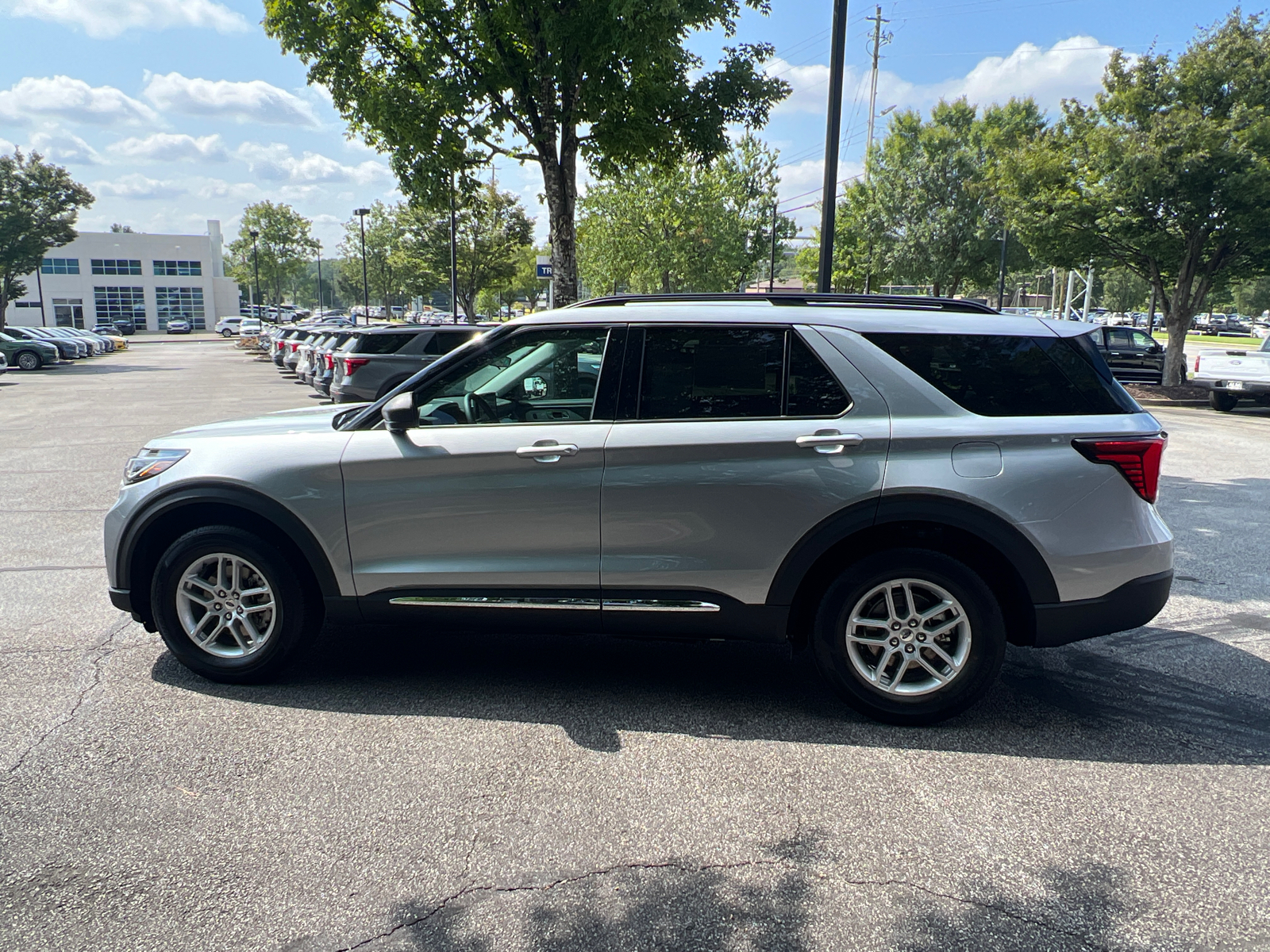 2025 Ford Explorer Active 8