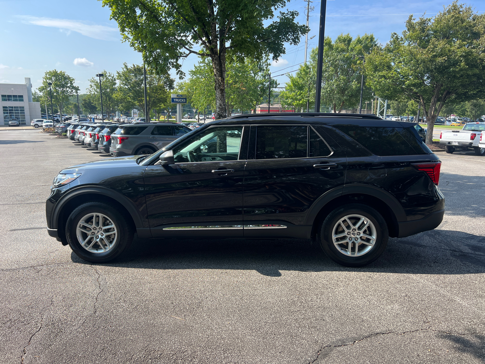 2025 Ford Explorer Active 8