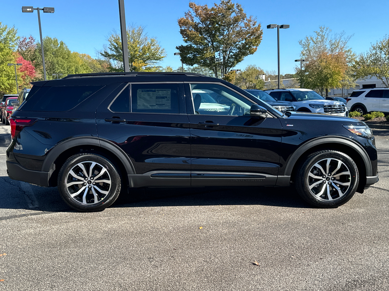 2025 Ford Explorer ST-Line 4