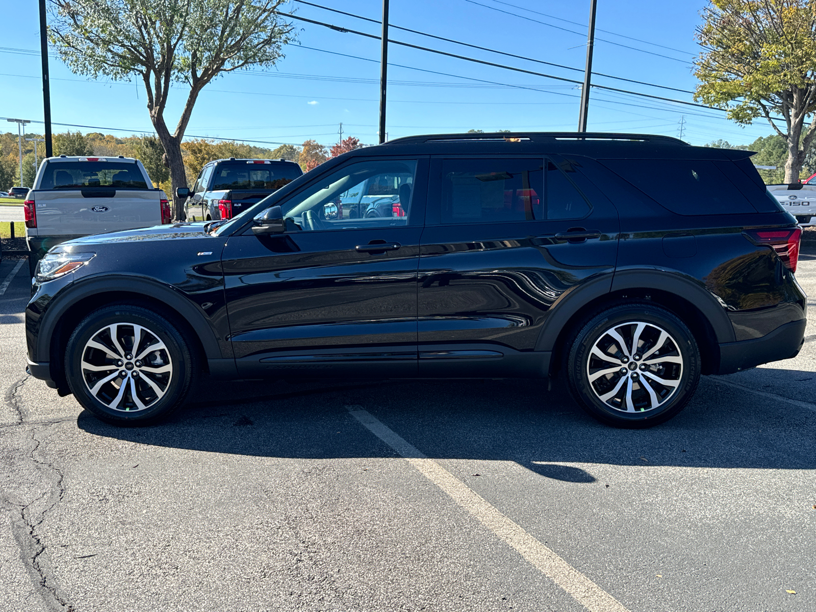 2025 Ford Explorer ST-Line 8