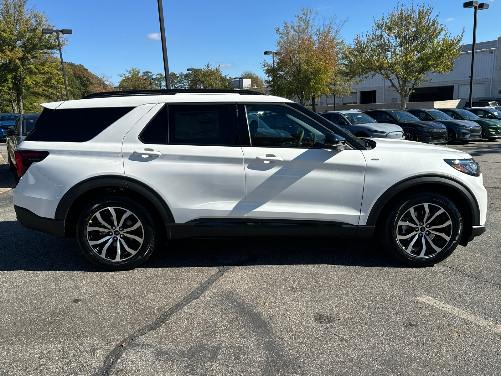 2025 Ford Explorer ST-Line 4