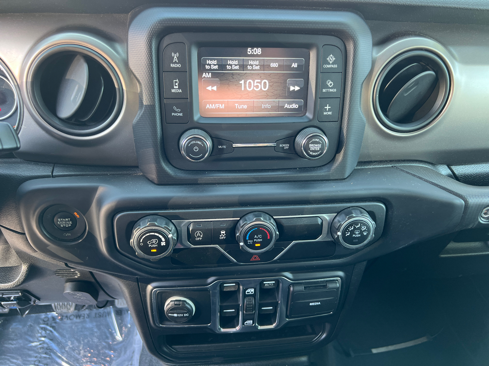 2018 Jeep Wrangler Unlimited Sport 28