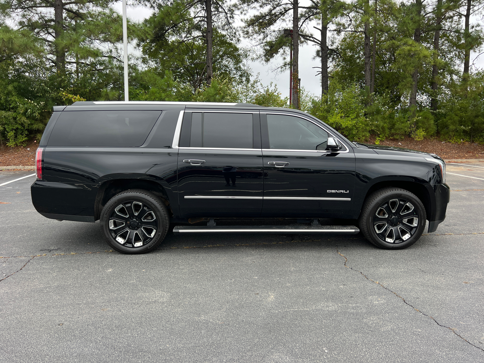 2019 GMC Yukon XL Denali 4