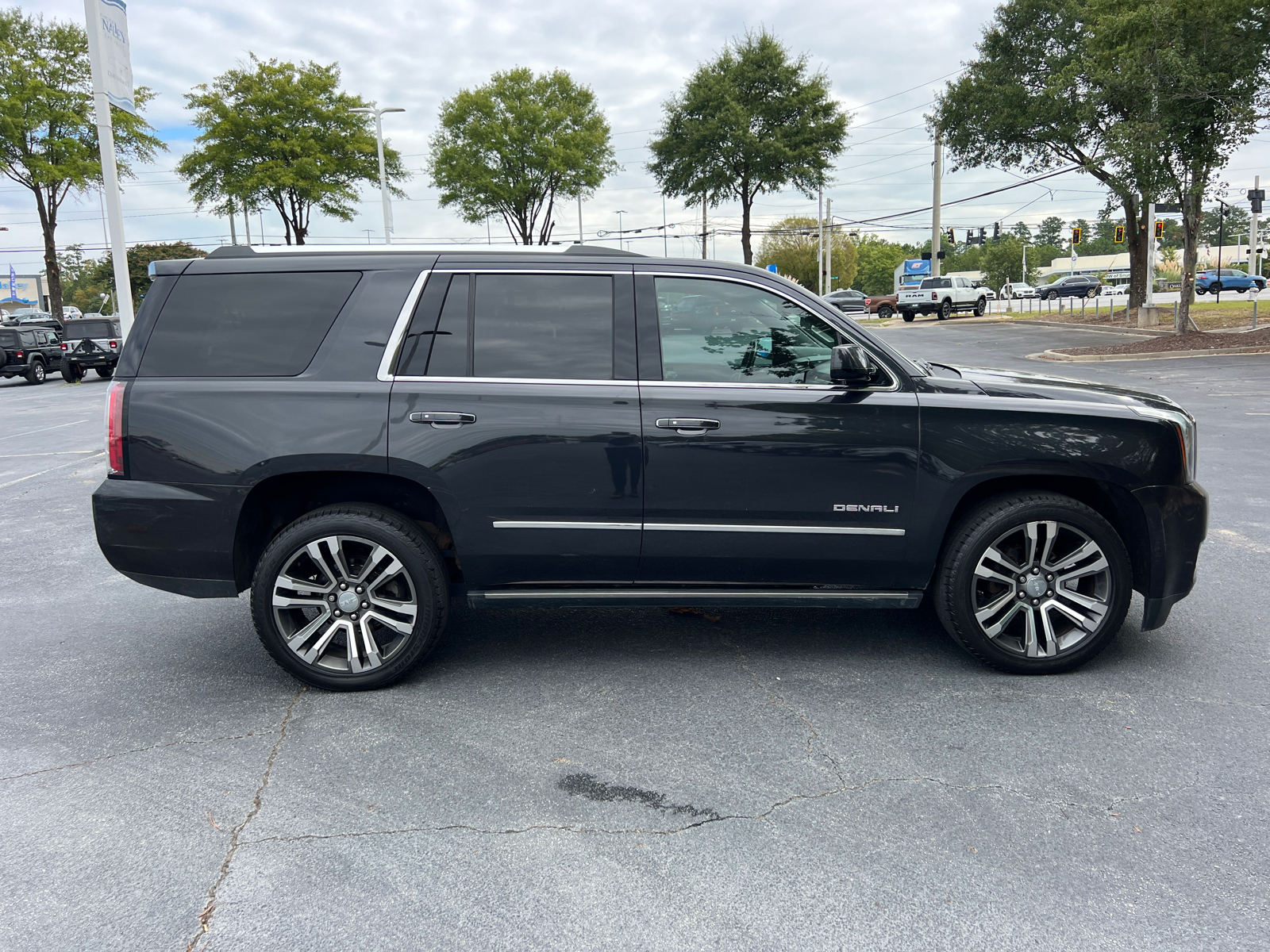 2020 GMC Yukon Denali 4