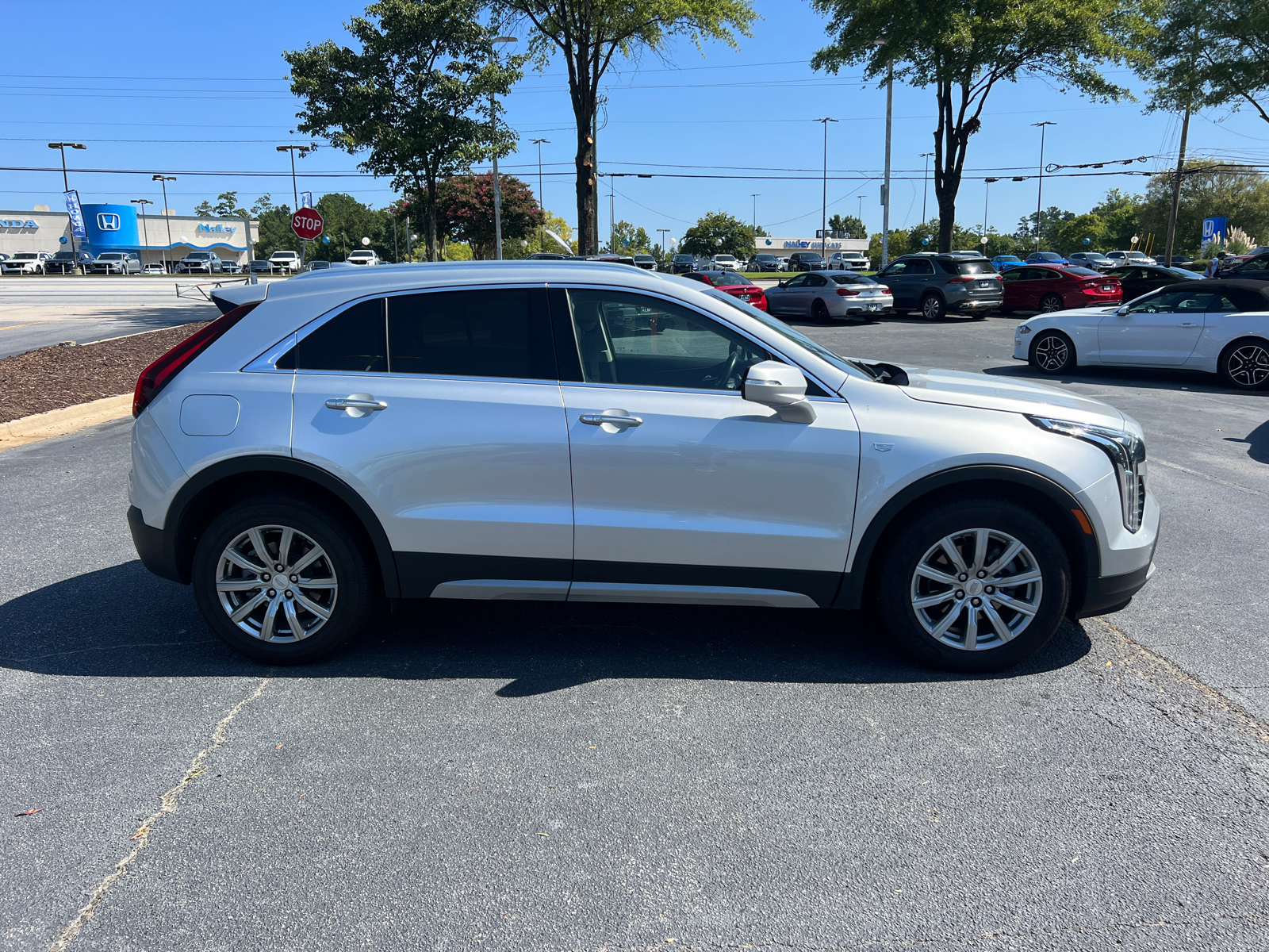 2022 Cadillac XT4 Premium Luxury 4