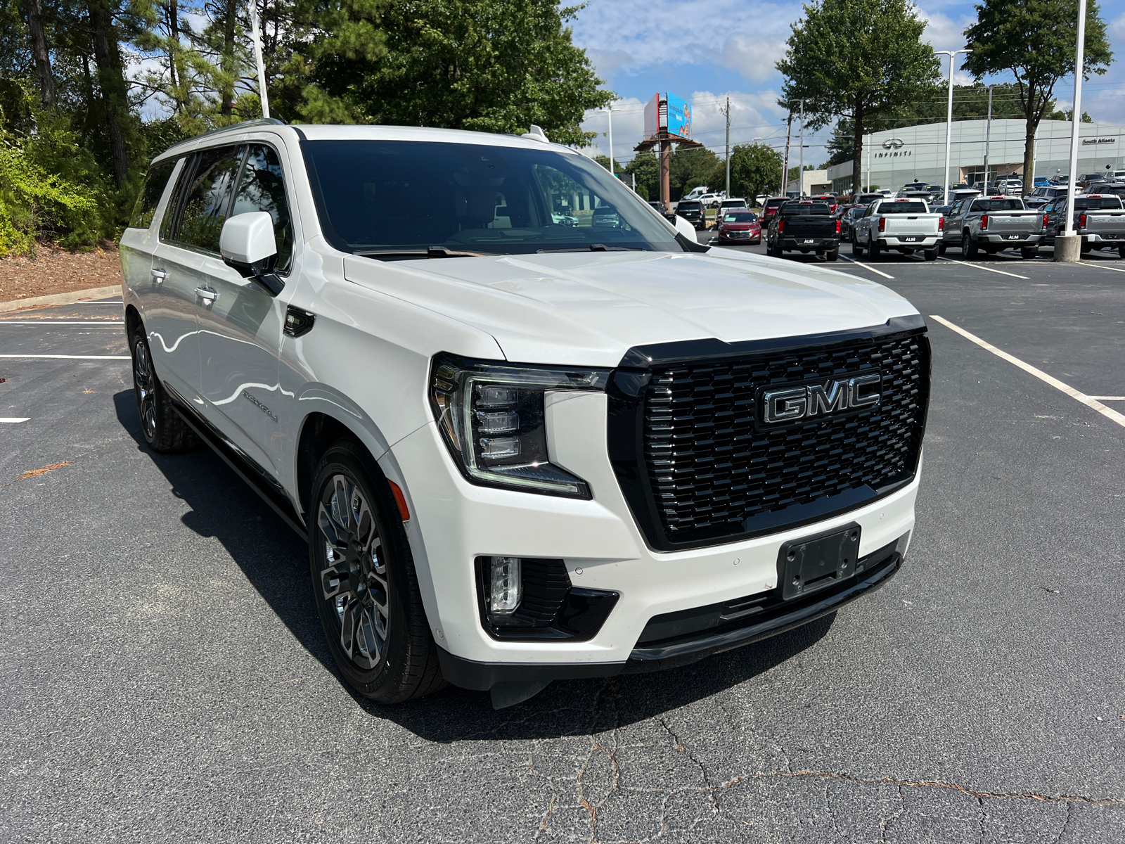 2023 GMC Yukon XL Denali Ultimate 3