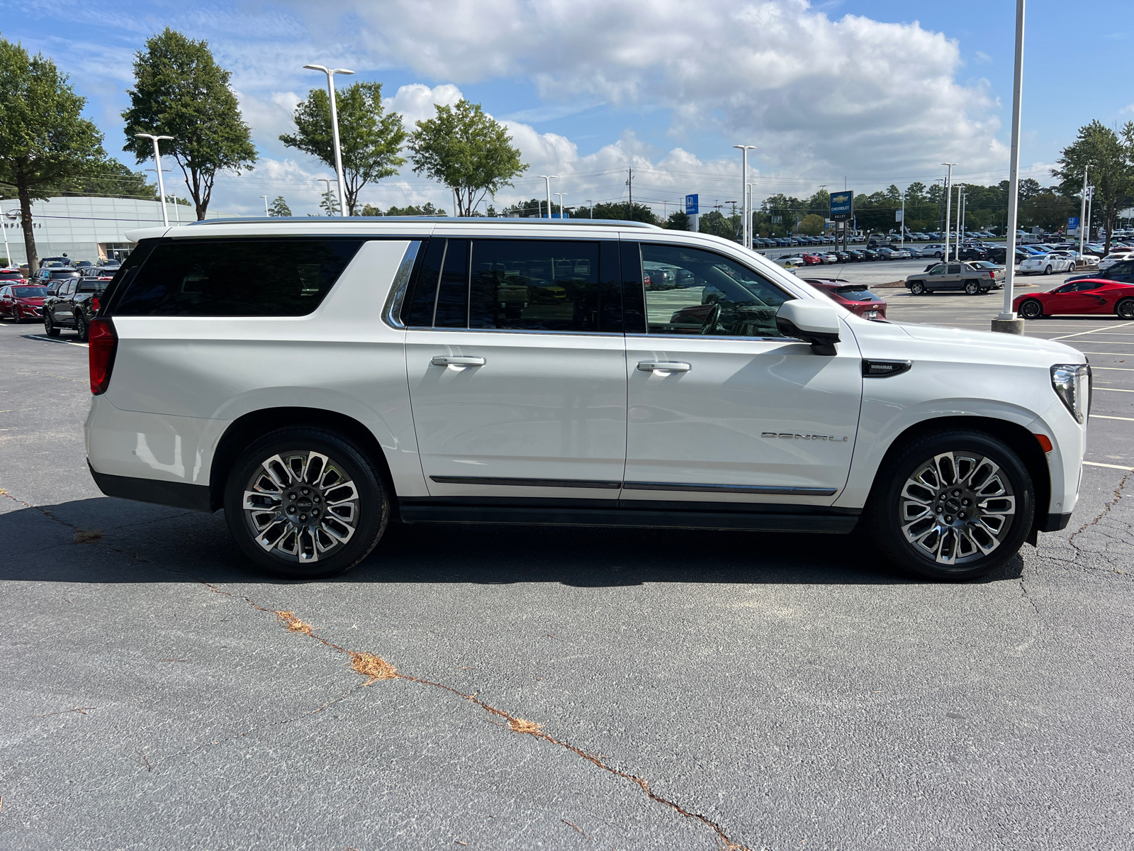 2023 GMC Yukon XL Denali Ultimate 4