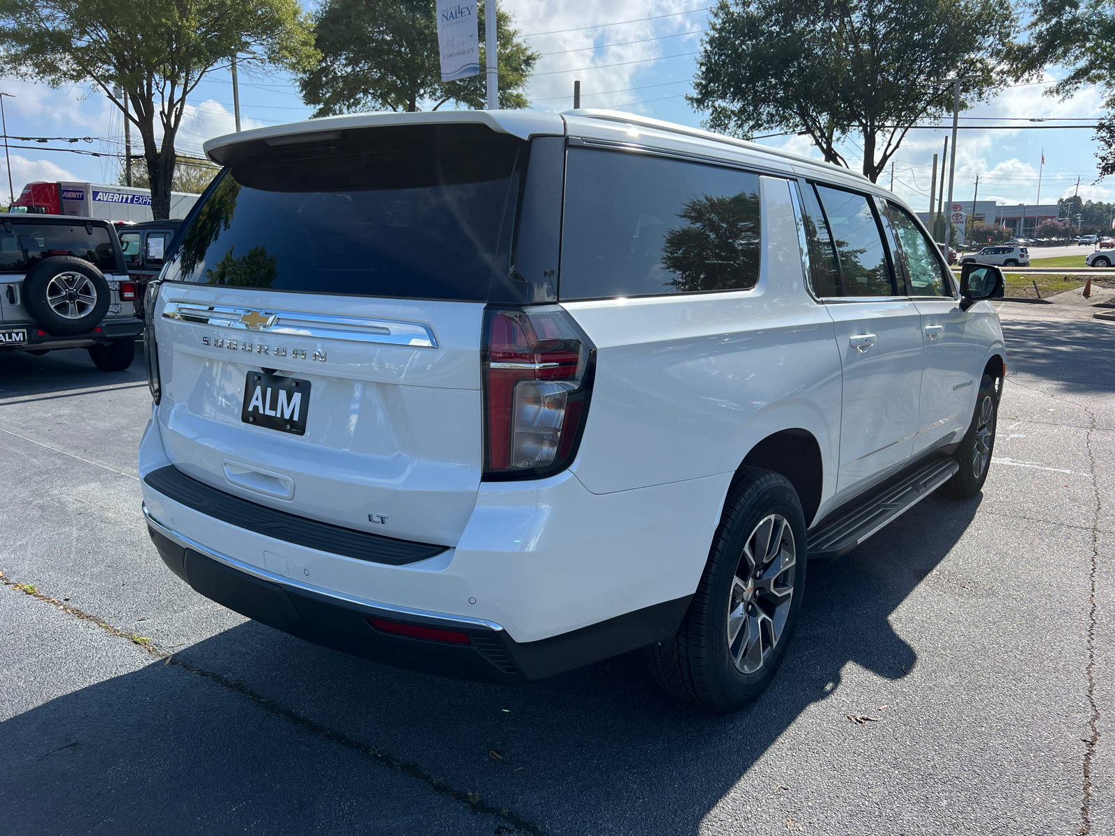 2024 Chevrolet Suburban LT 5