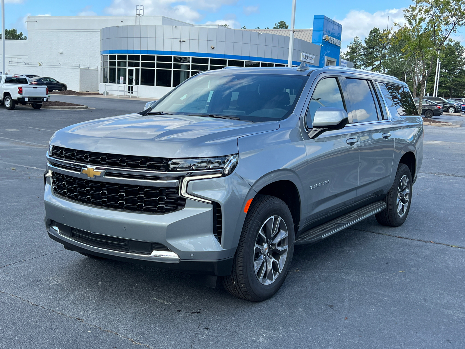 2024 Chevrolet Suburban LS 1