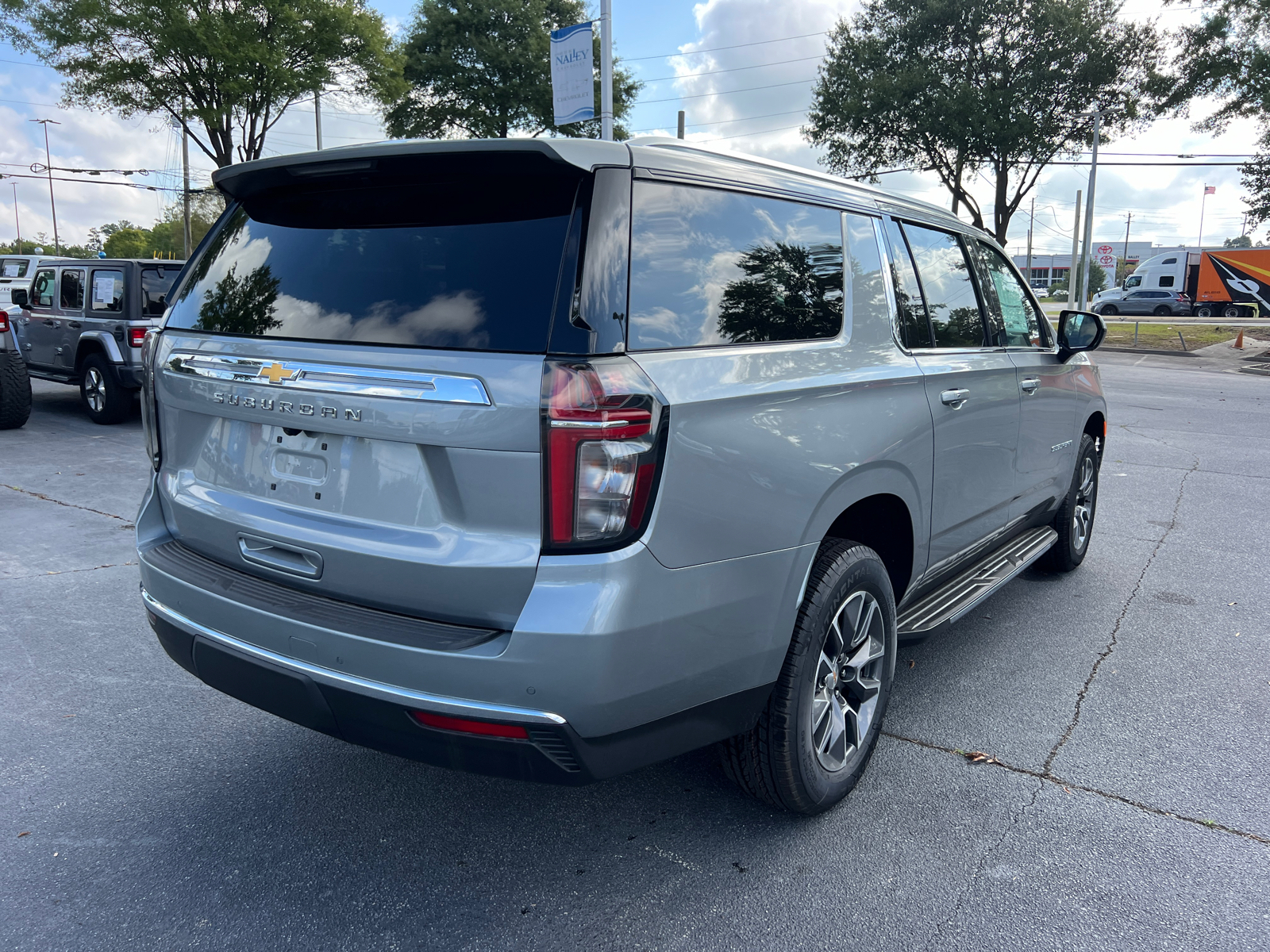 2024 Chevrolet Suburban LS 5