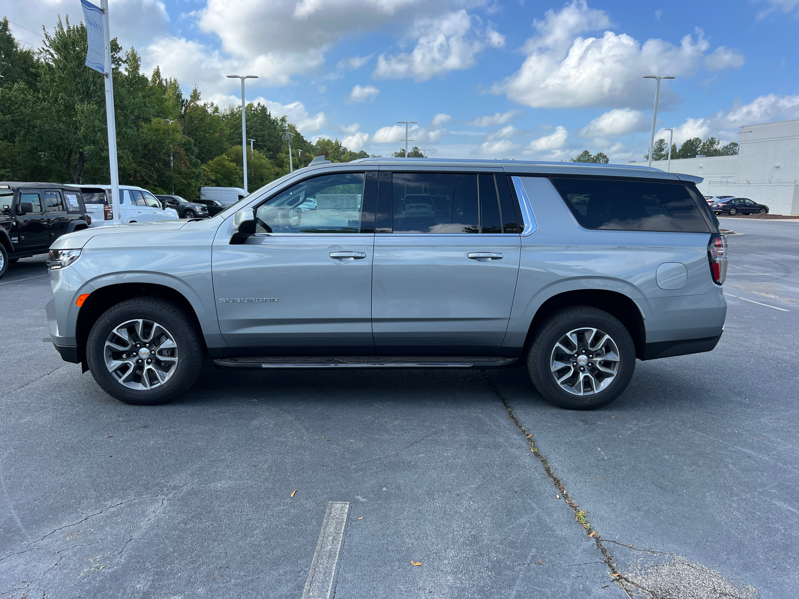 2024 Chevrolet Suburban LS 8