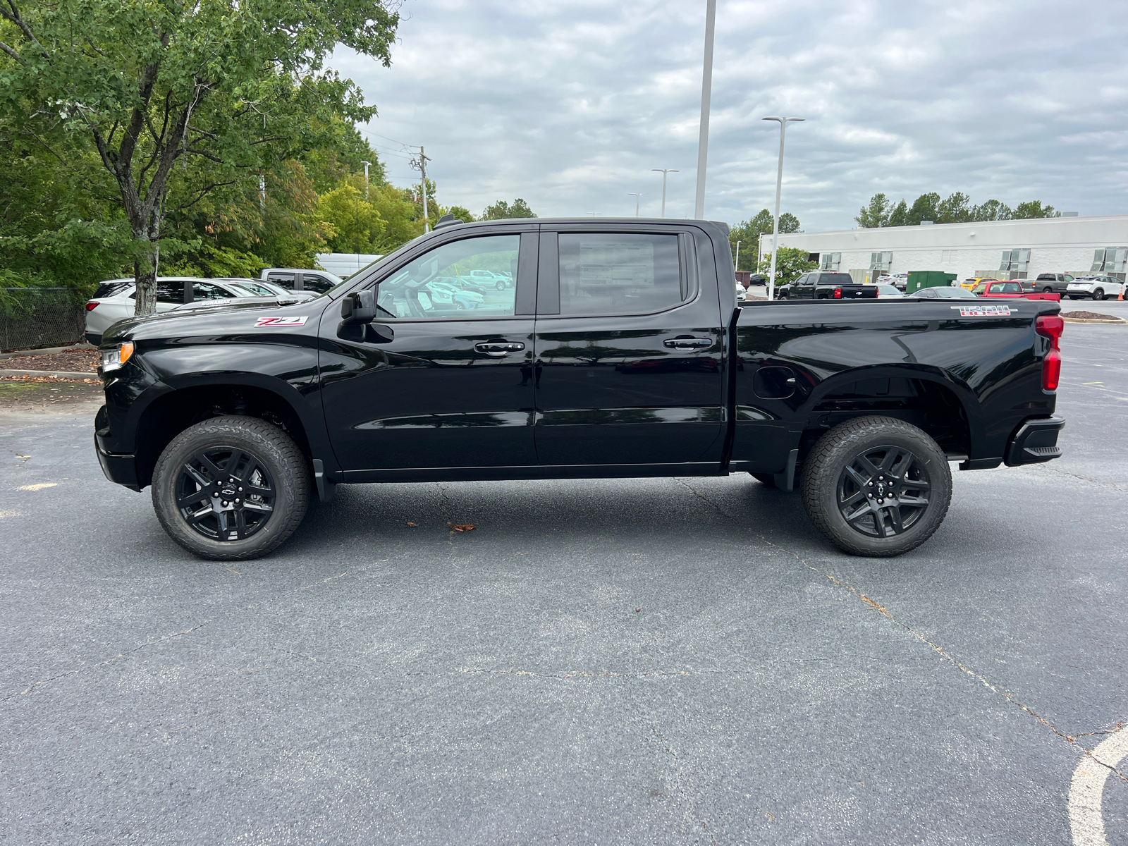 2025 Chevrolet Silverado 1500 LT Trail Boss 8