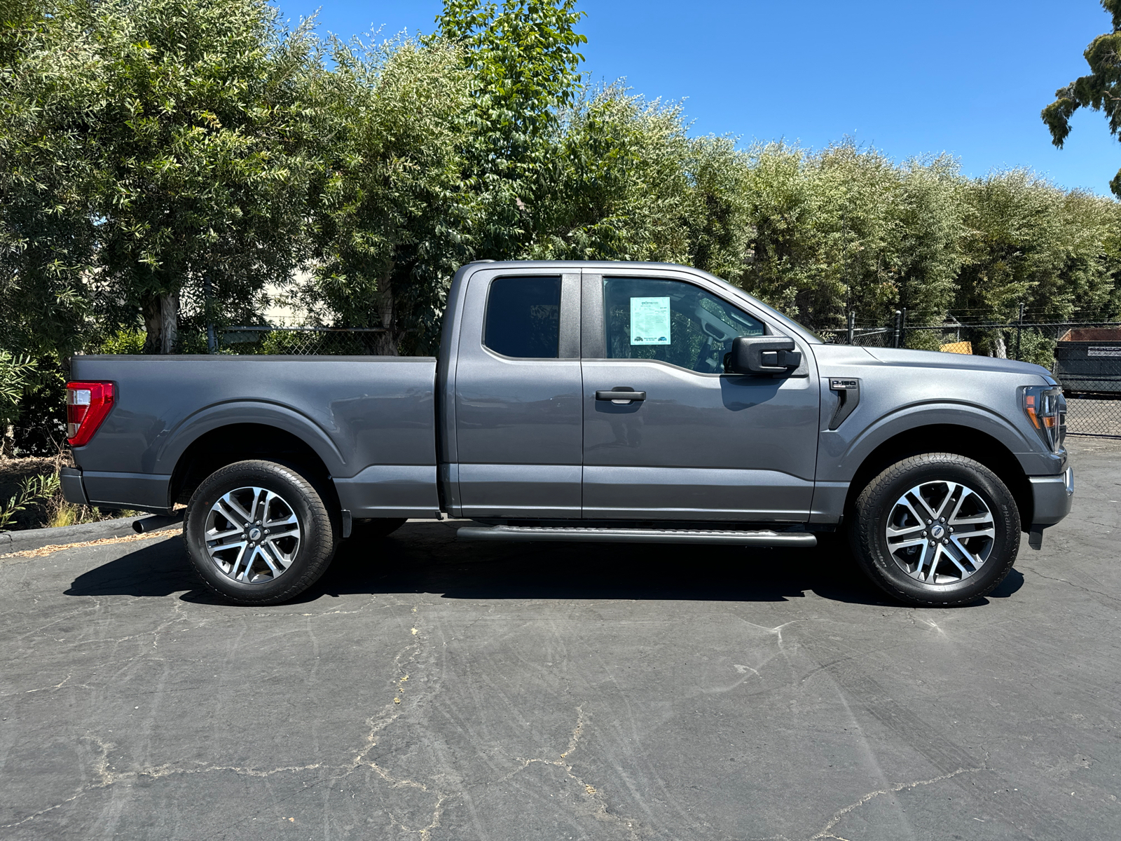 2023 Ford F-150 XL 8