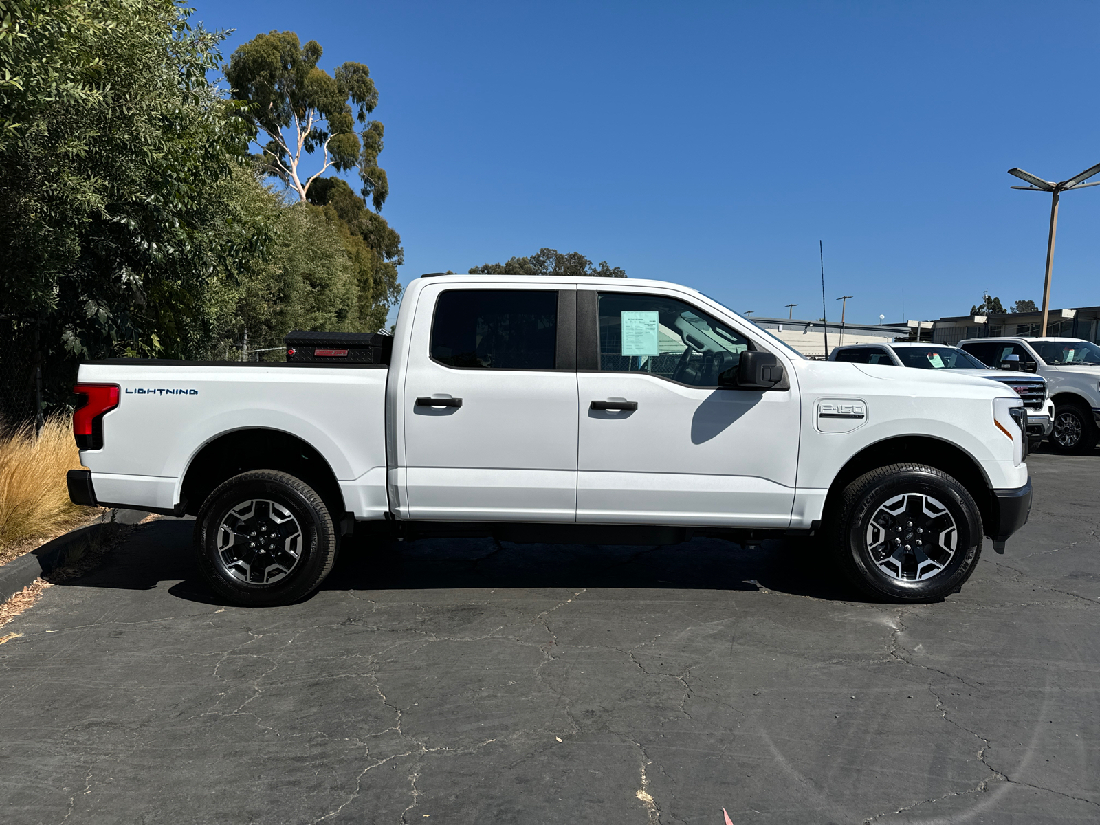 2022 Ford F-150 Lightning Pro 8