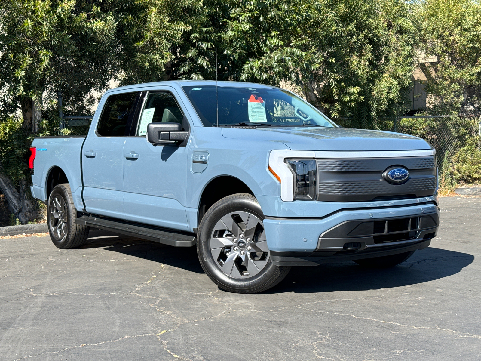 2023 Ford F-150 Lightning XLT 2