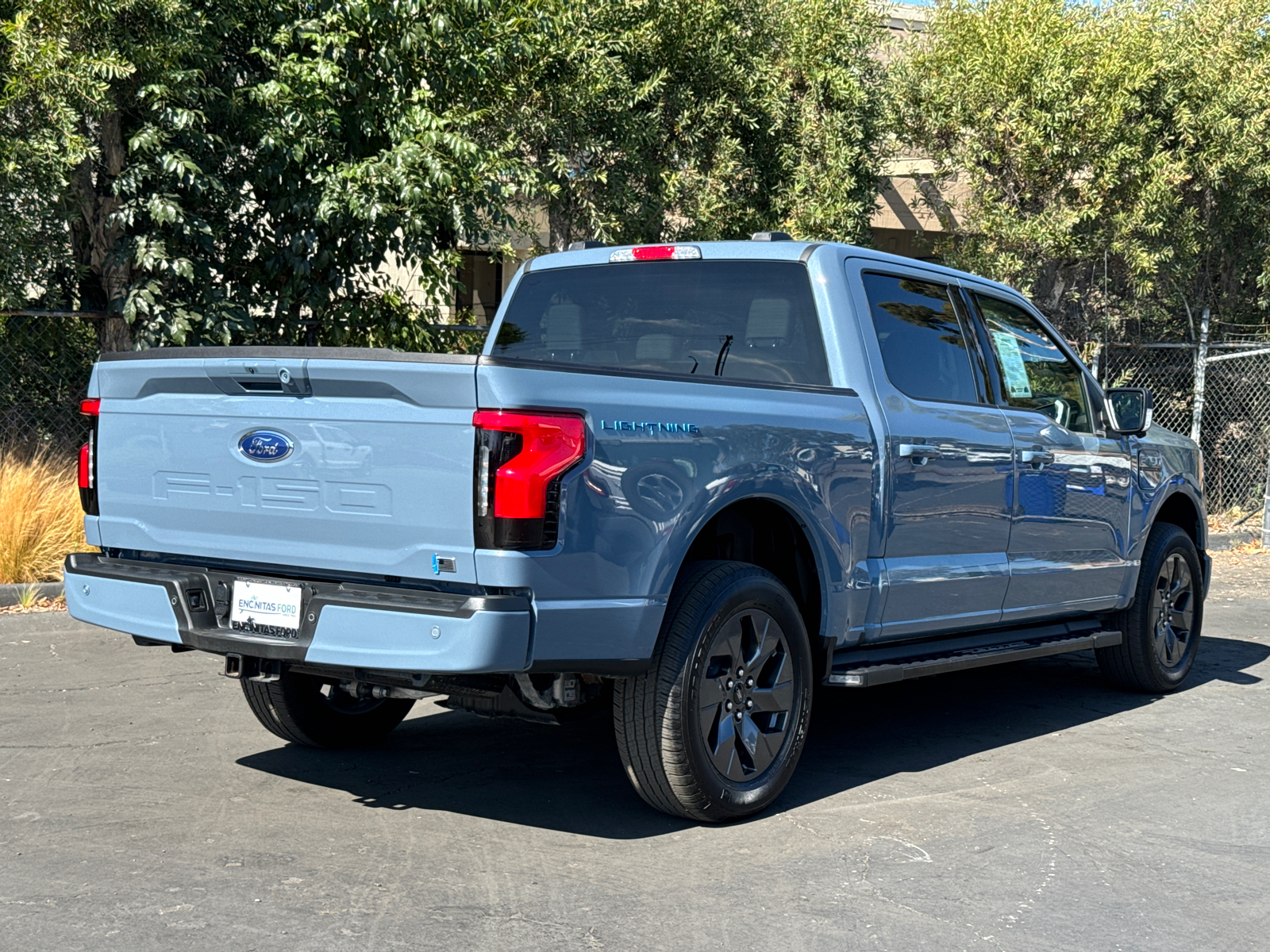 2023 Ford F-150 Lightning XLT 12