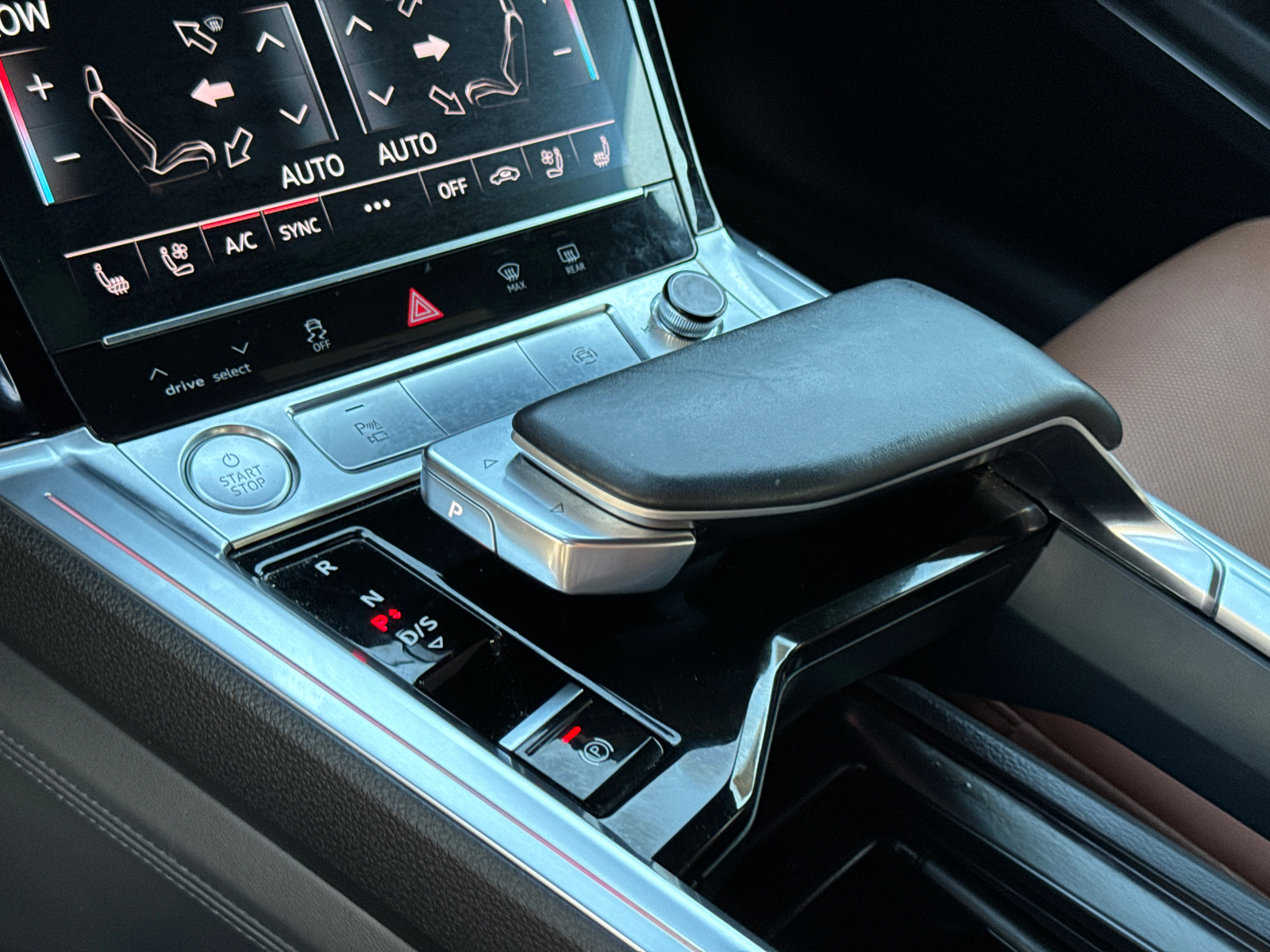 2019 Audi e-tron Prestige 27