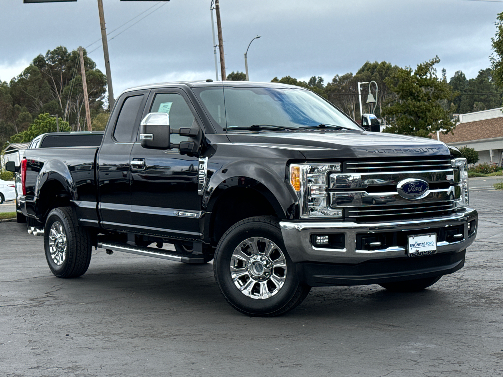 2017 Ford Super Duty F-250 SRW Lariat 2