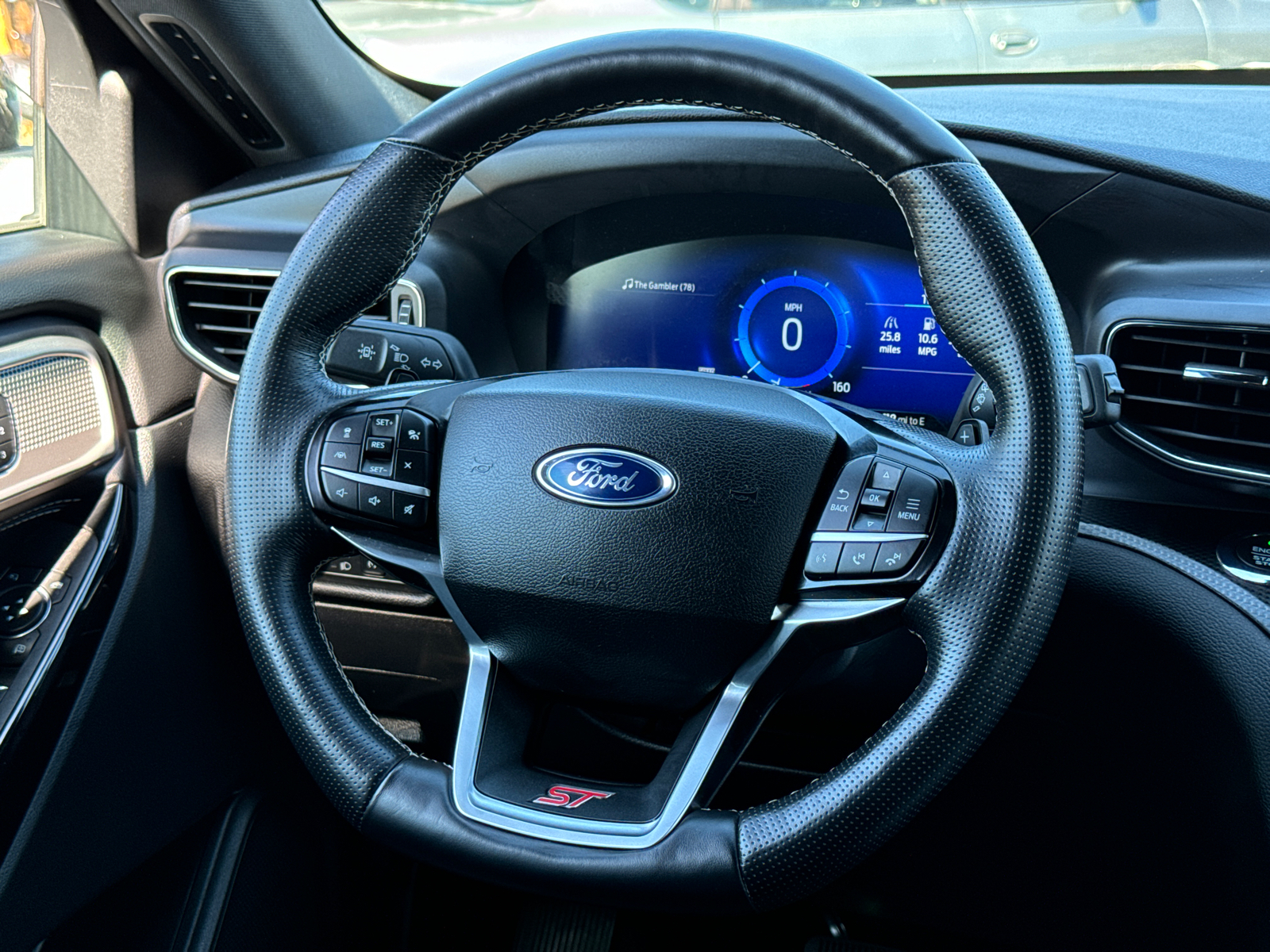 2021 Ford Explorer ST 24