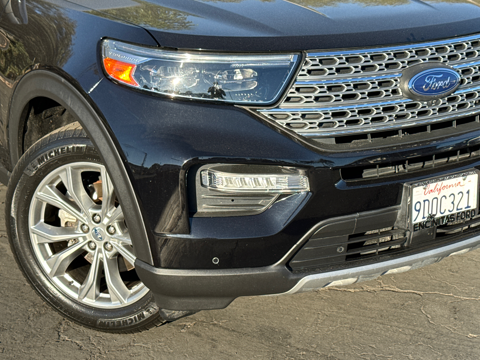 2020 Ford Explorer Limited 3