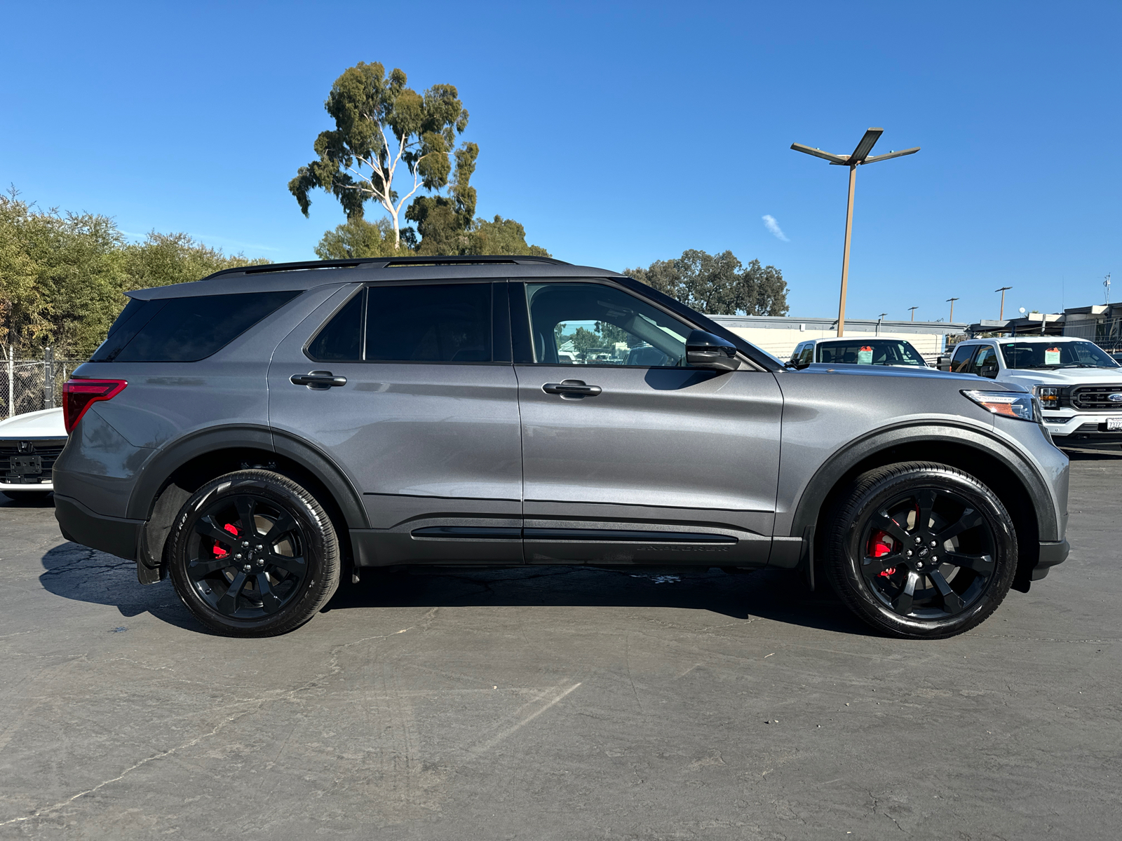 2023 Ford Explorer ST 7