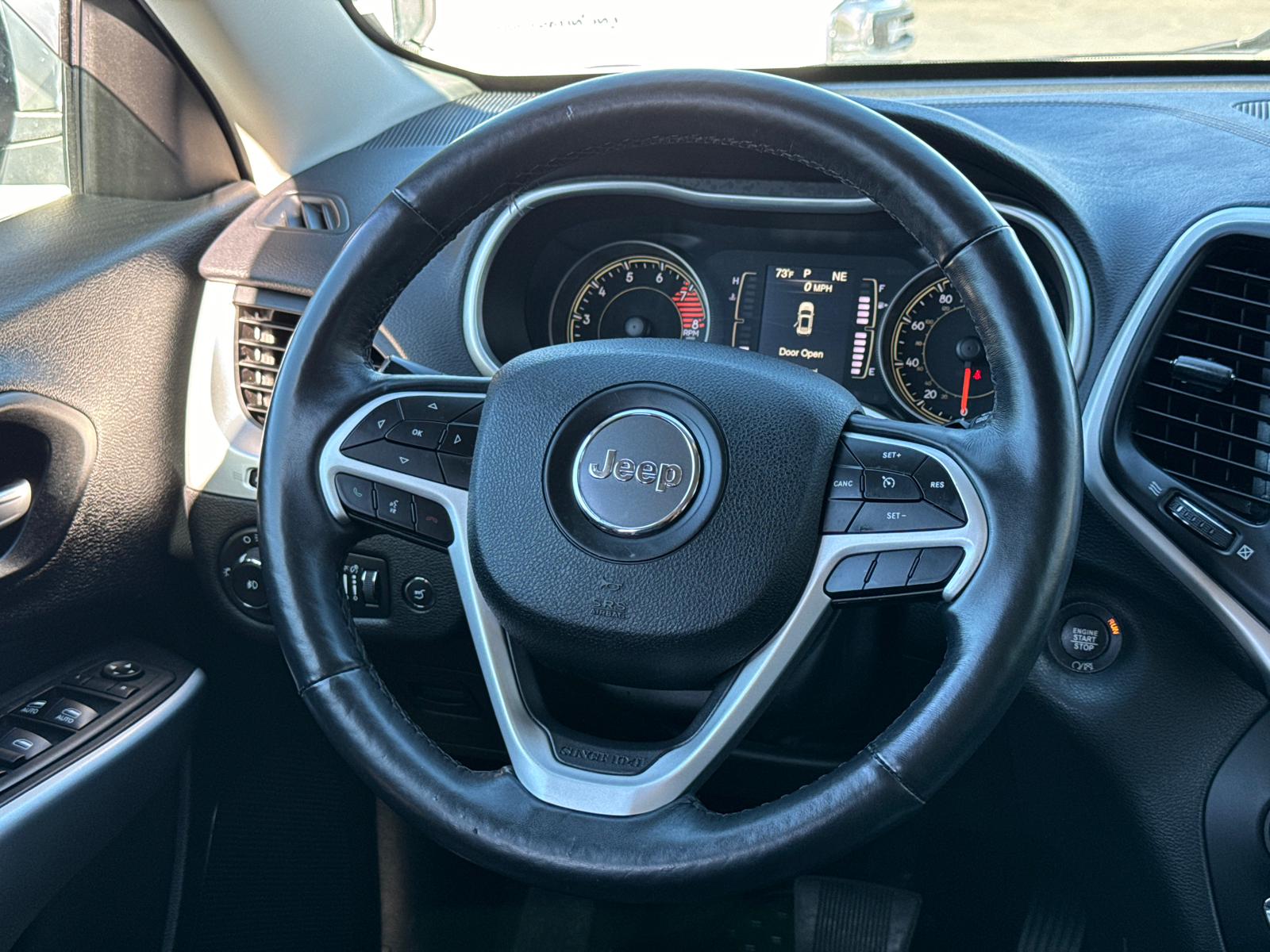 2018 Jeep Cherokee Latitude Plus 25