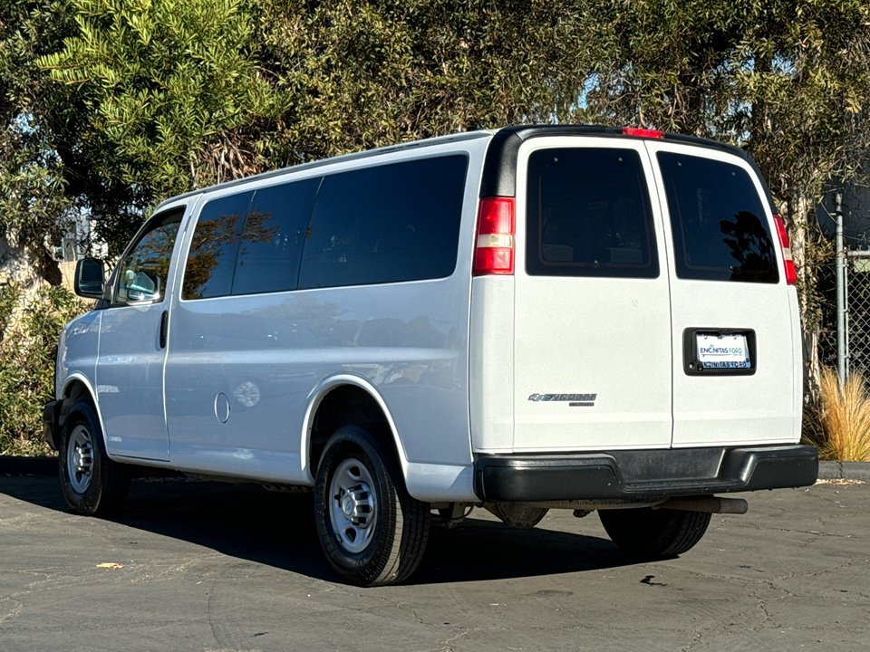 2014 Chevrolet Express Passenger LS 12