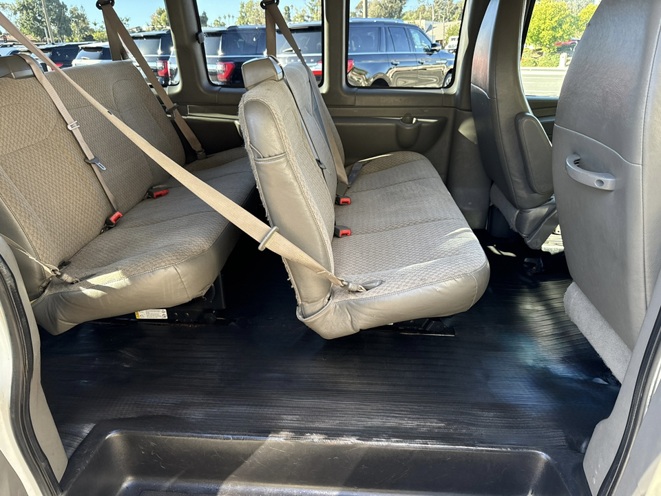 2014 Chevrolet Express Passenger LS 17