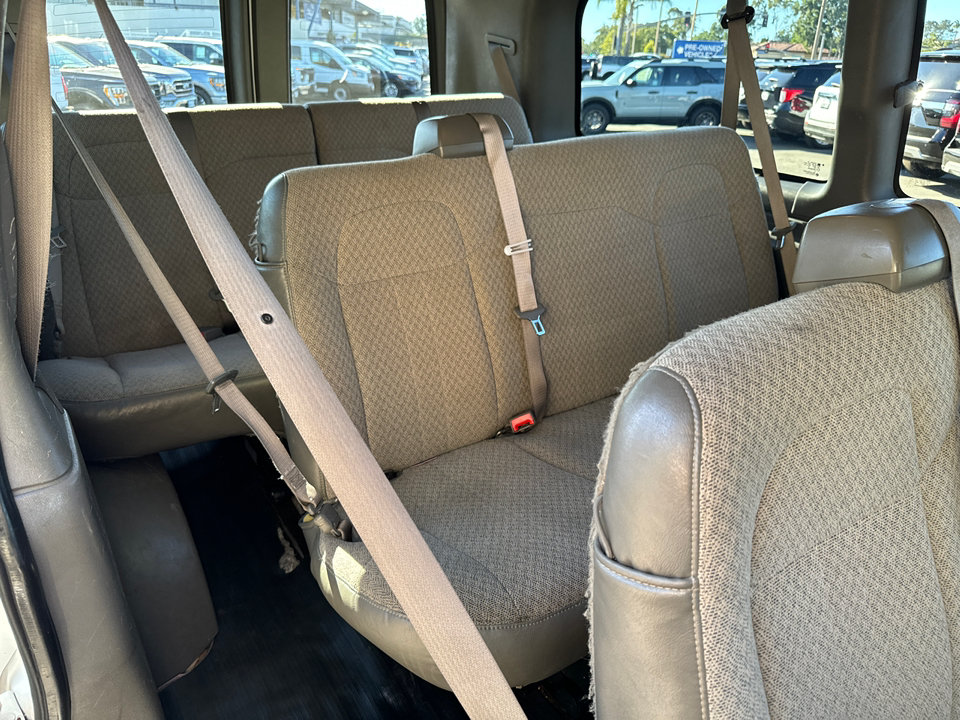 2014 Chevrolet Express Passenger LS 18