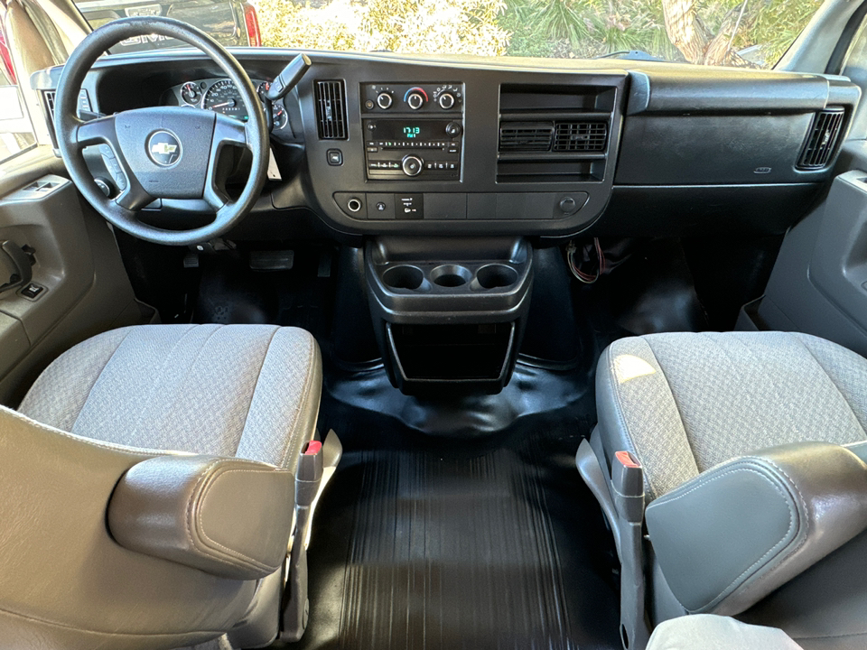 2014 Chevrolet Express Passenger LS 19