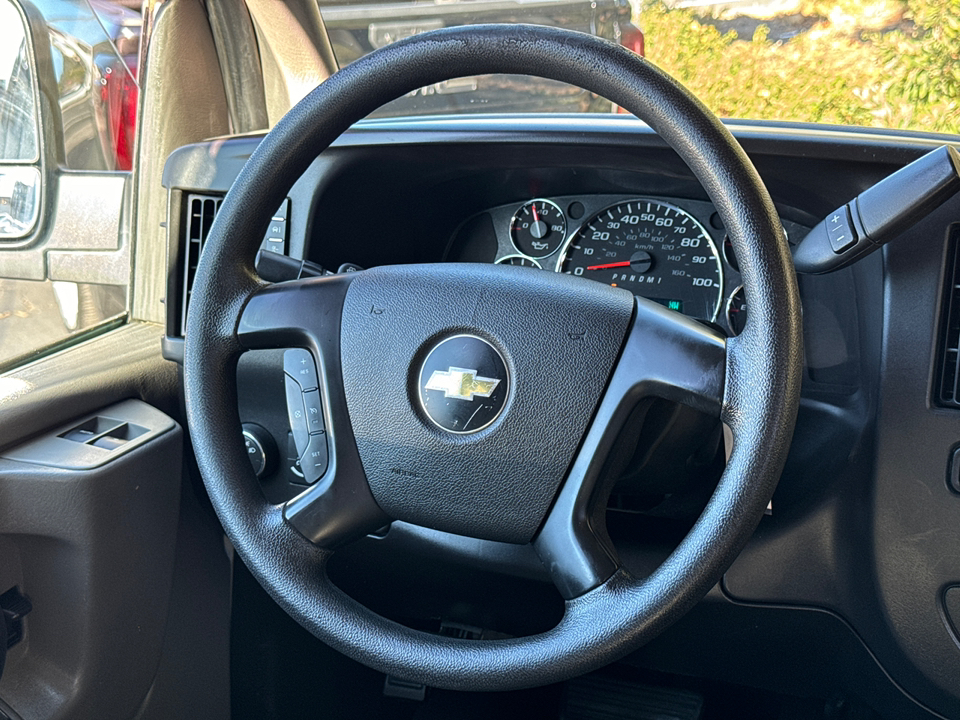 2014 Chevrolet Express Passenger LS 22