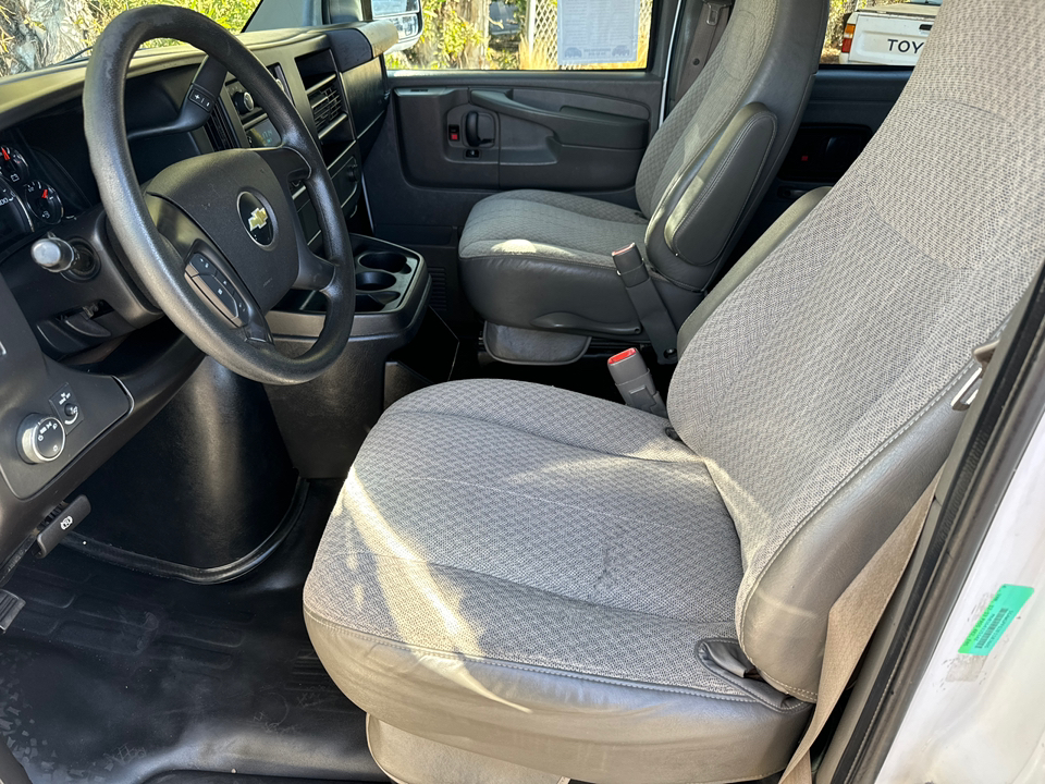 2014 Chevrolet Express Passenger LS 23