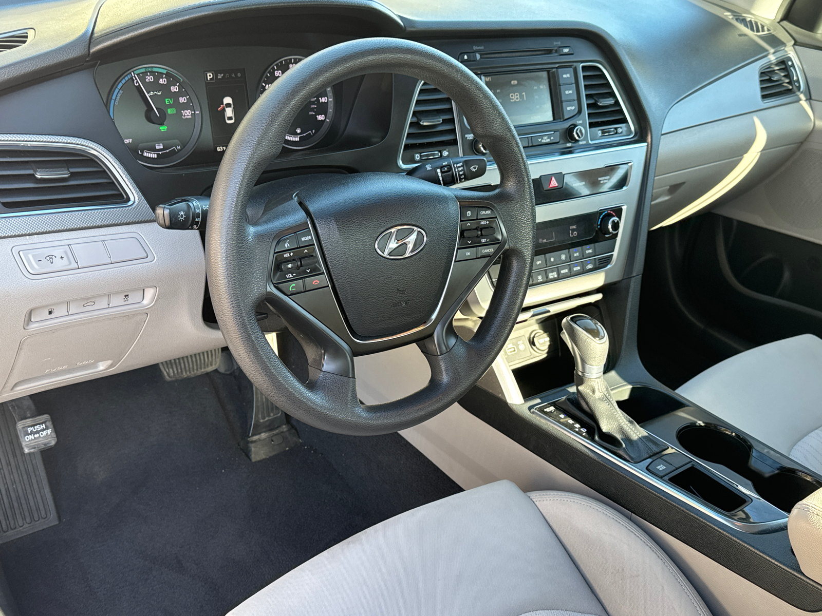 2016 Hyundai Sonata Hybrid SE 21