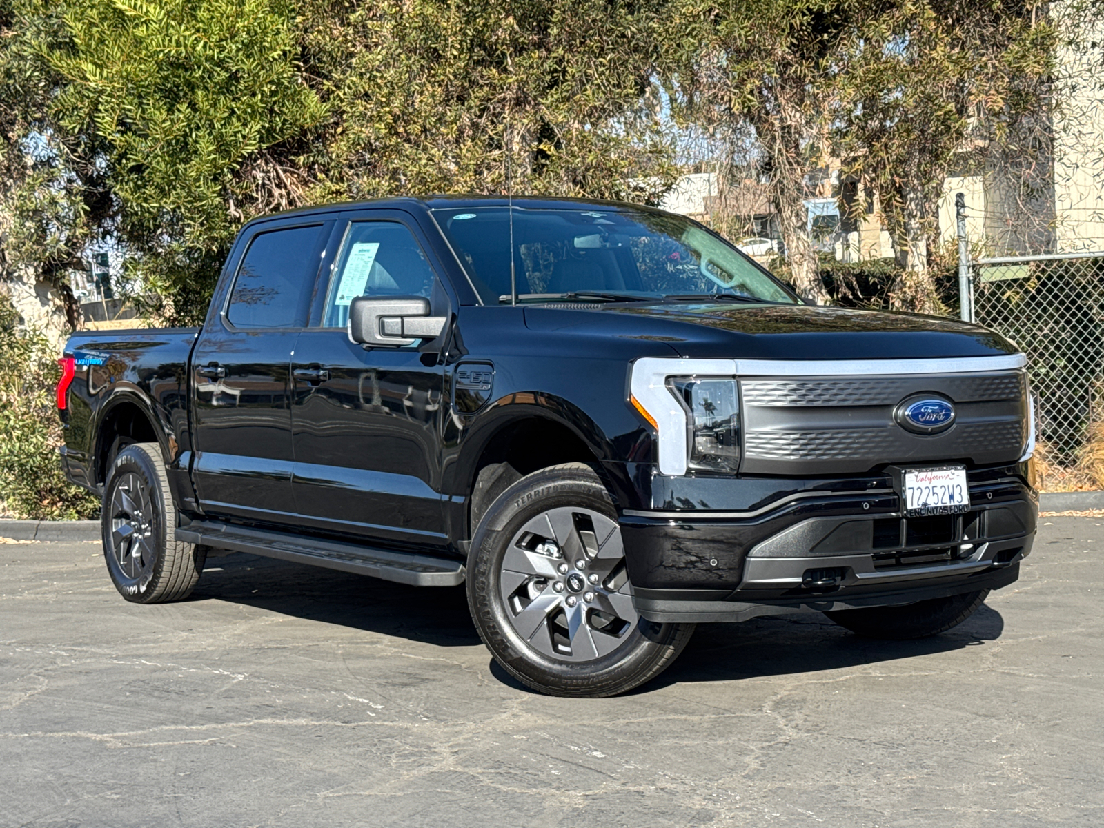 2023 Ford F-150 Lightning XLT 2